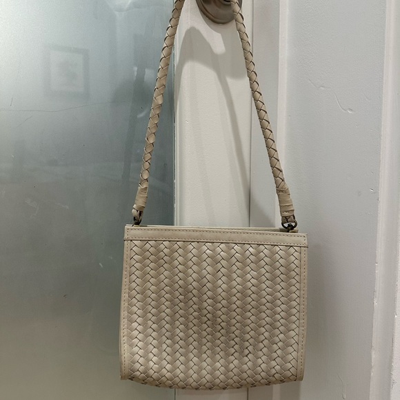 Elegant Cream Shoulder Bag - Picture 2 of 7